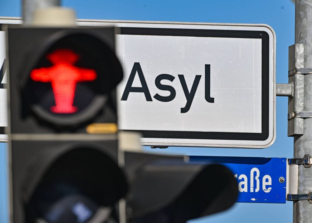Asyl Leistungen Urteil Verfassungsgericht mahnt Politik