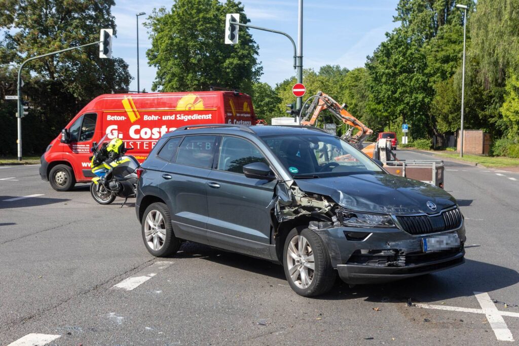 Krefeld Verkehrsunfälle Drei Frauen verletzt Kreuzung