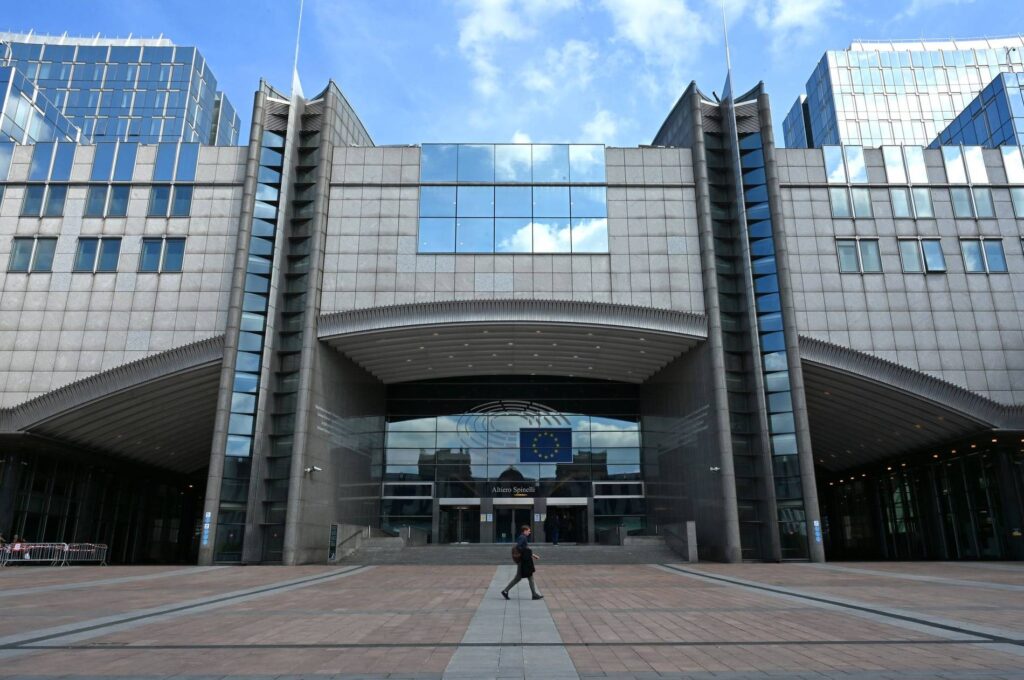 EU Patrioten Fraktion Gelder Skandal zwingt Zahlung
