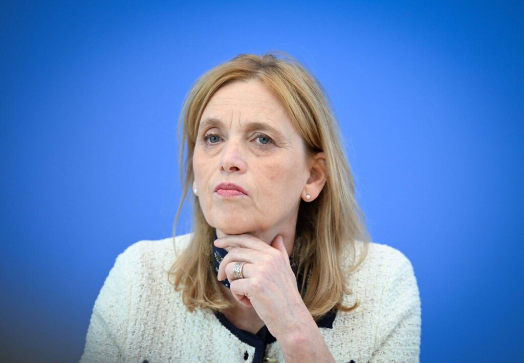 Leihmutterschaft Debatte Deutschland Gewinnt Neue Dynamik