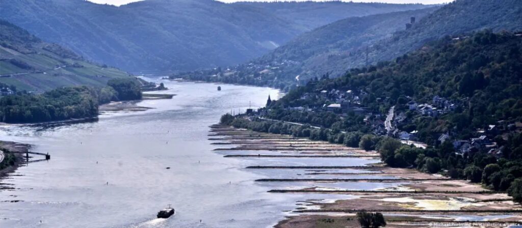 Niedrigwasser im Rhein bremst die deutsche Wirtschaft